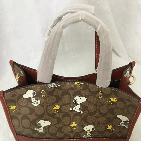 NWT COACH Peanuts Snoopy Tote bag! - Picture 13 of 15